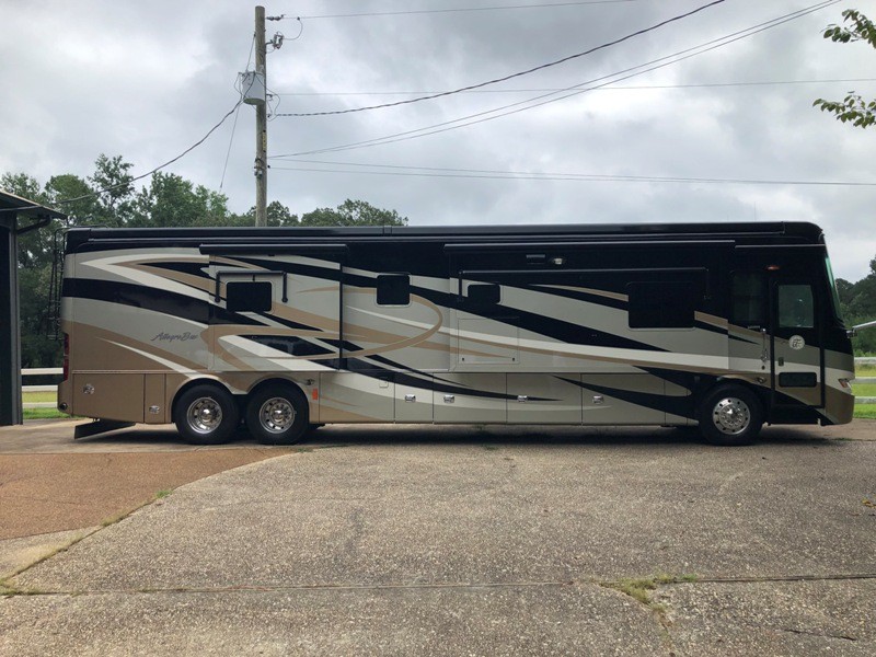 2012 Tiffin Allegro Bus 43QGP - 001