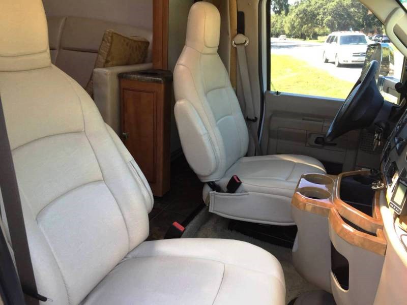 2014 Itasca Cambria 30C - 011