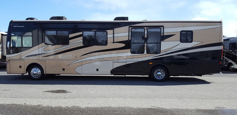 2008 Fleetwood Discovery 40X - 002
