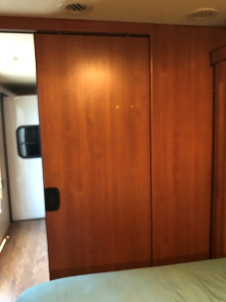 2010 Damon  Challenger  348 - 037