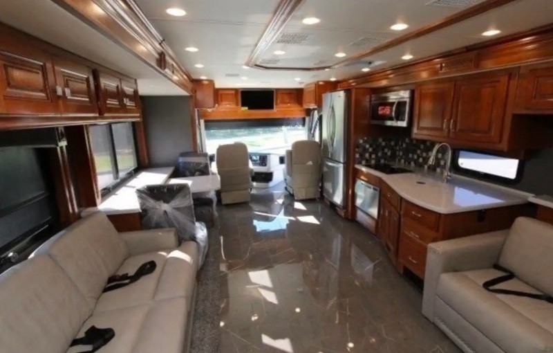 2018 Holiday Rambler Endeavor 40X - 011