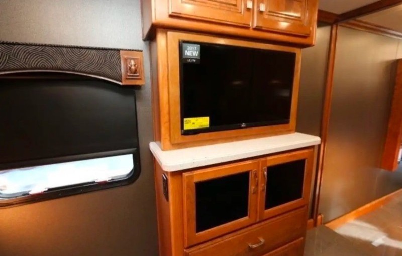 2018 Holiday Rambler Endeavor 40X - 018