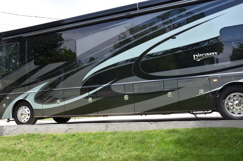 2019 Fleetwood Discovery LXE 40D - 005