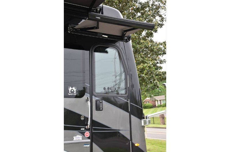 2019 Fleetwood Discovery LXE 40D - 012