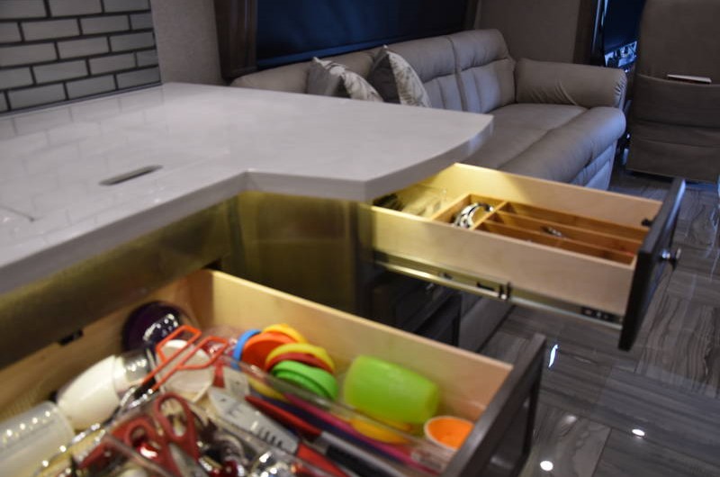 2019 Fleetwood Discovery LXE 40D - 022