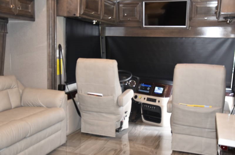 2019 Fleetwood Discovery LXE 40D - 025