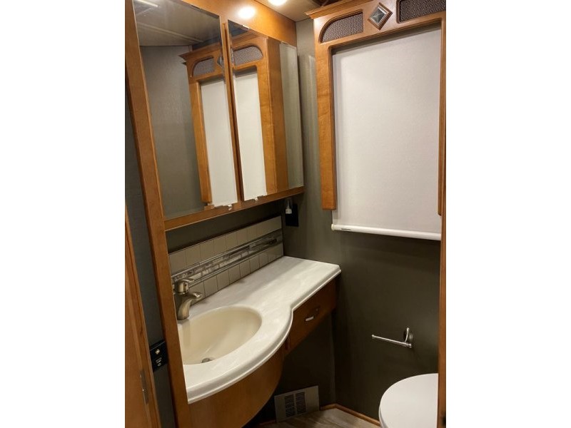 2017 Winnebago Journey 40J - 013