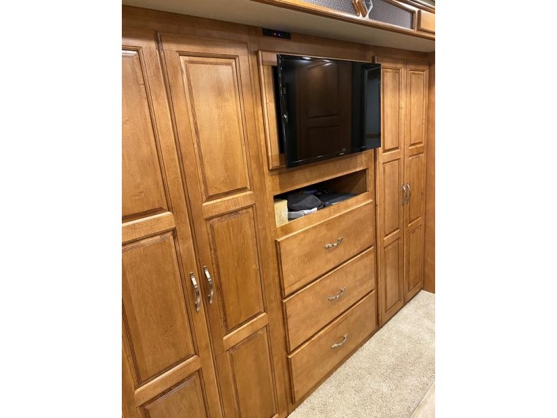 2017 Winnebago Journey 40J - 014