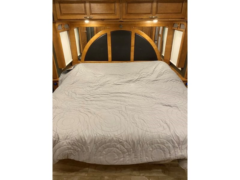 2017 Winnebago Journey 40J - 016