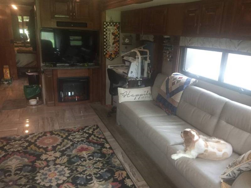 2017 Fleetwood Discovery 39F - 004