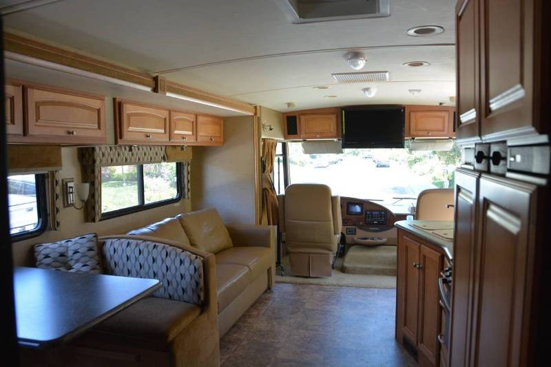 2013 Winnebago Vista 35B - 006