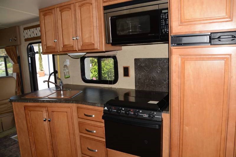 2013 Winnebago Vista 35B - 010
