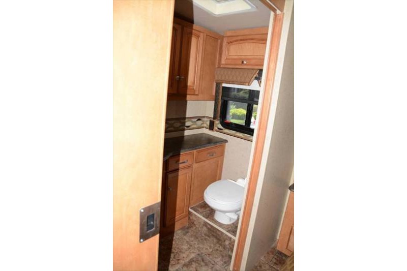 2013 Winnebago Vista 35B - 017