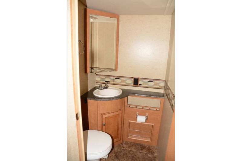 2013 Winnebago Vista 35B - 018