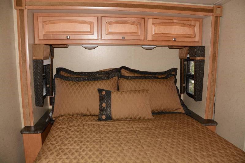 2013 Winnebago Vista 35B - 020