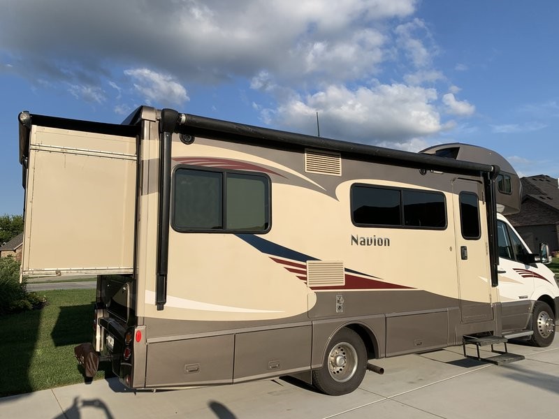2016 Winnebago Navion 24G - 002