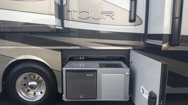 2015 Winnebago Tour 42QD - 005