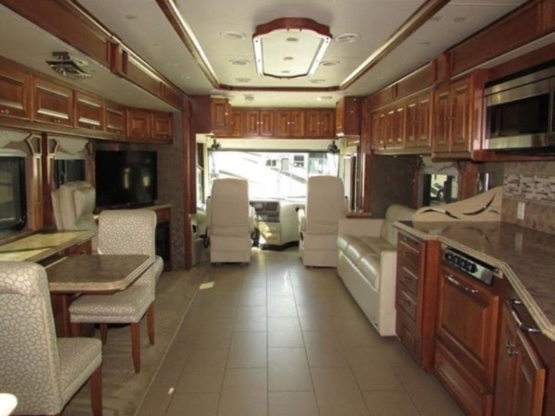 2014 Tiffin Phaeton 40QTH - 005