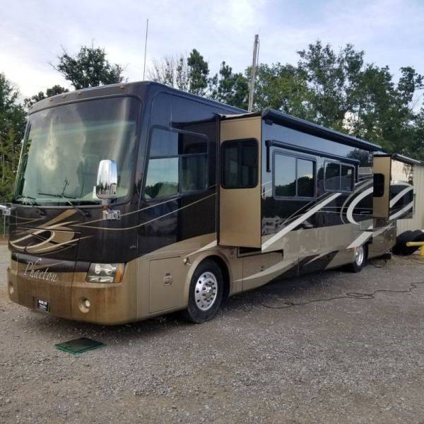 2010 Tiffin Phaeton 40QTH - 002