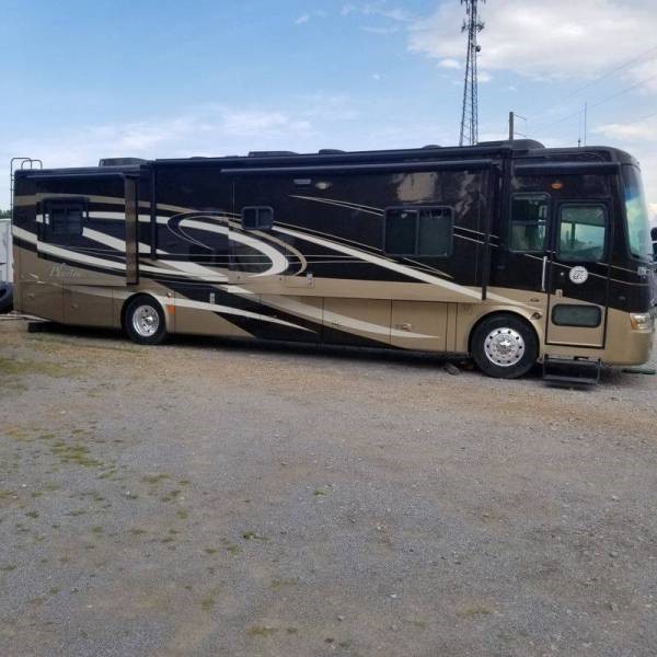 2010 Tiffin Phaeton 40QTH - 003