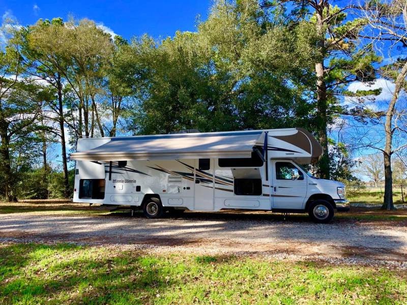 2019 Winnebago Minnie Winnie 31G - 001