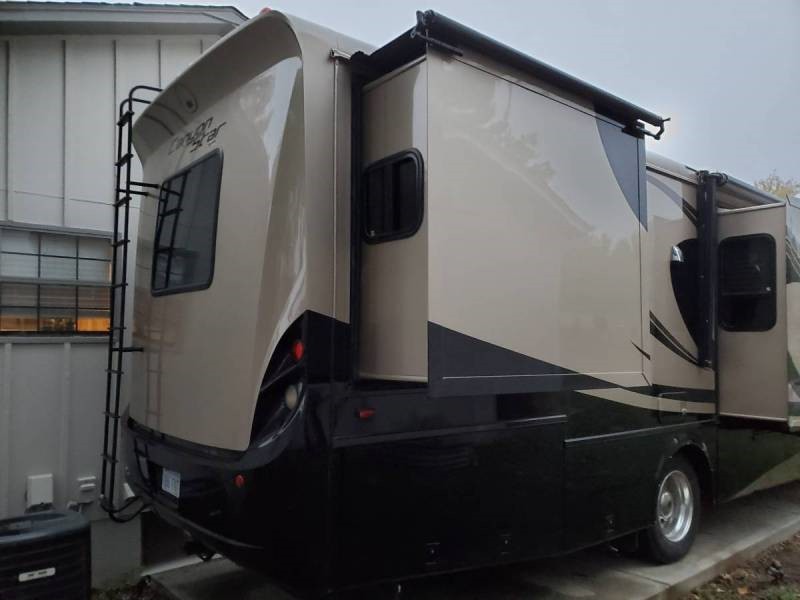 2011 Newmar Canyon Star 3856 - 003