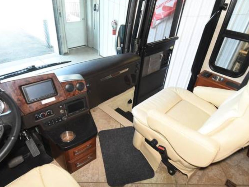 2011 Itasca Ellipse 42QD - 007