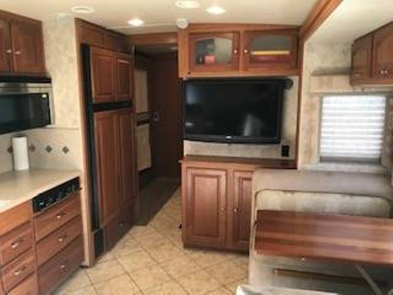 2010 Winnebago Adventurer 35Z - 008