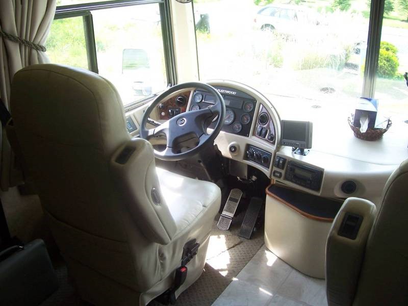2007 Fleetwood Discovery 39S - 010