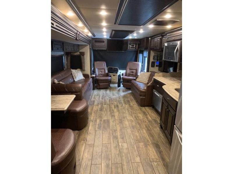 2017 Newmar Dutch Star 4310 - 006