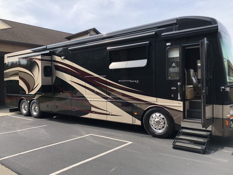 2014 Newmar Mountain Aire 4369 - 001