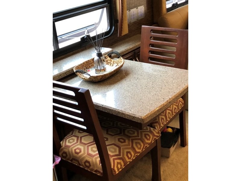 2014 Newmar Mountain Aire 4369 - 006