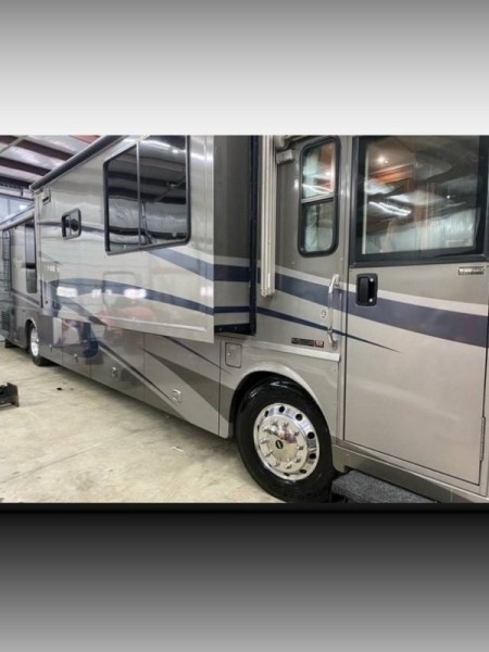 2004 Winnebago Vectra 40KD - 001