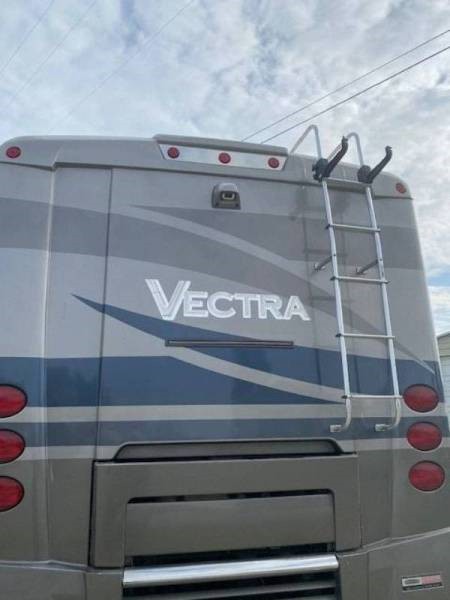 2004 Winnebago Vectra 40KD - 004