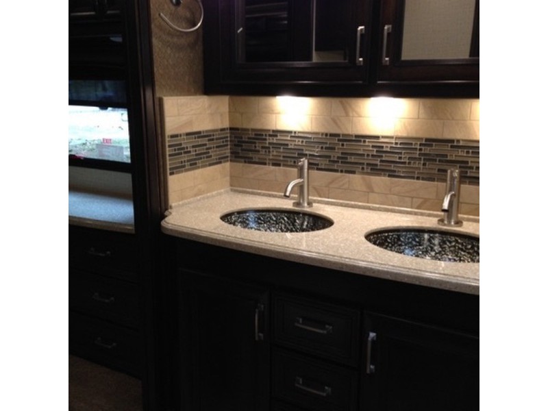 2015 American Coach Revolution 39A  - 013