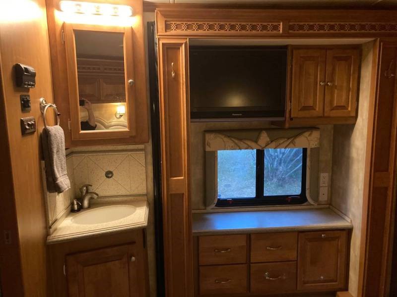 2008 Tiffin Phaeton 36QSH - 018