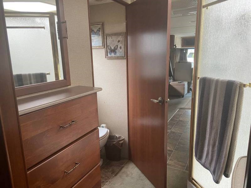 2004 Fleetwood Expedition 37U - 010