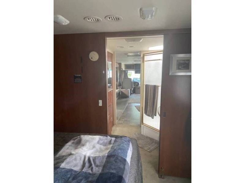 2004 Fleetwood Expedition 37U - 012