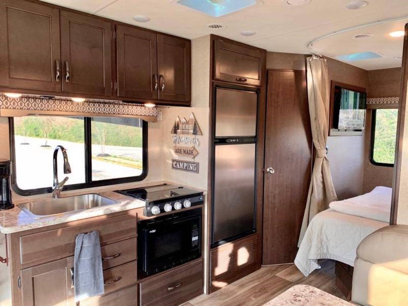 2019 Thor Freedom Elite 24FE  - 016