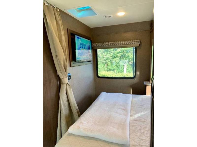 2019 Thor Freedom Elite 24FE  - 020