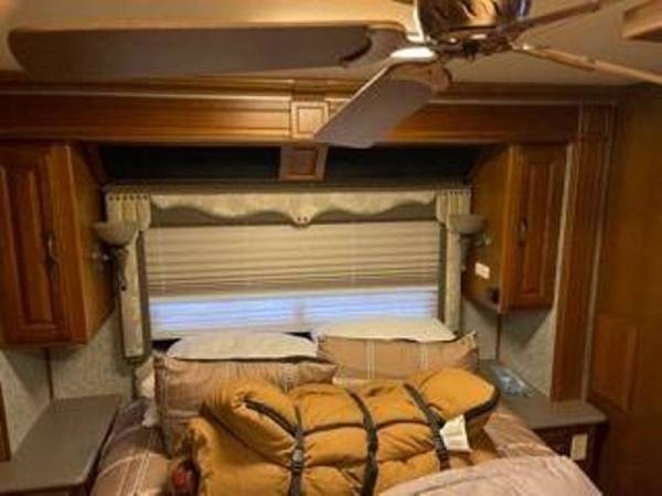 2005 American Coach American Tradition 40J - 023