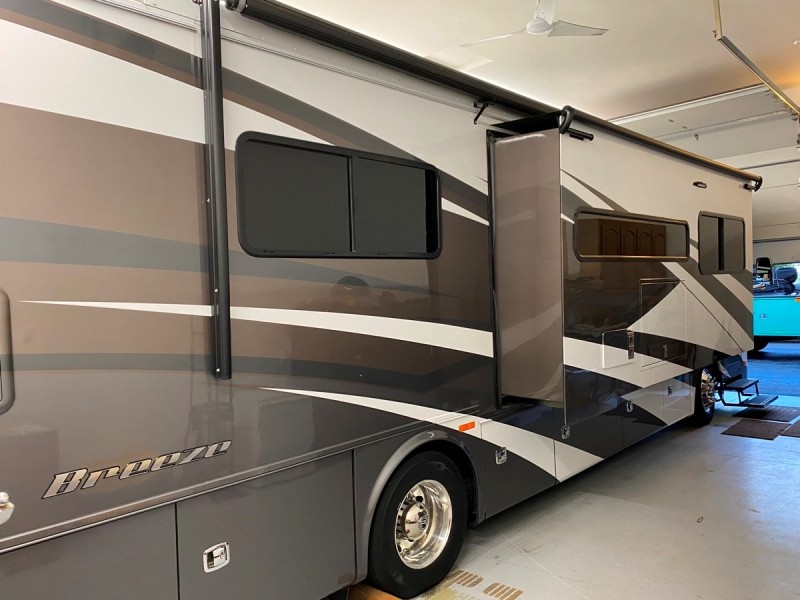 2020 Tiffin Allegro Breeze 33BR - 002