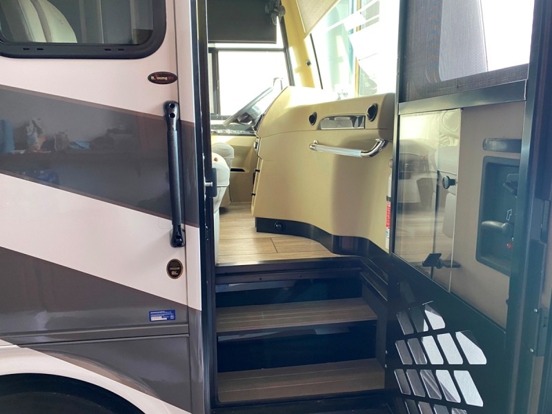 2020 Tiffin Allegro Breeze 33BR - 004