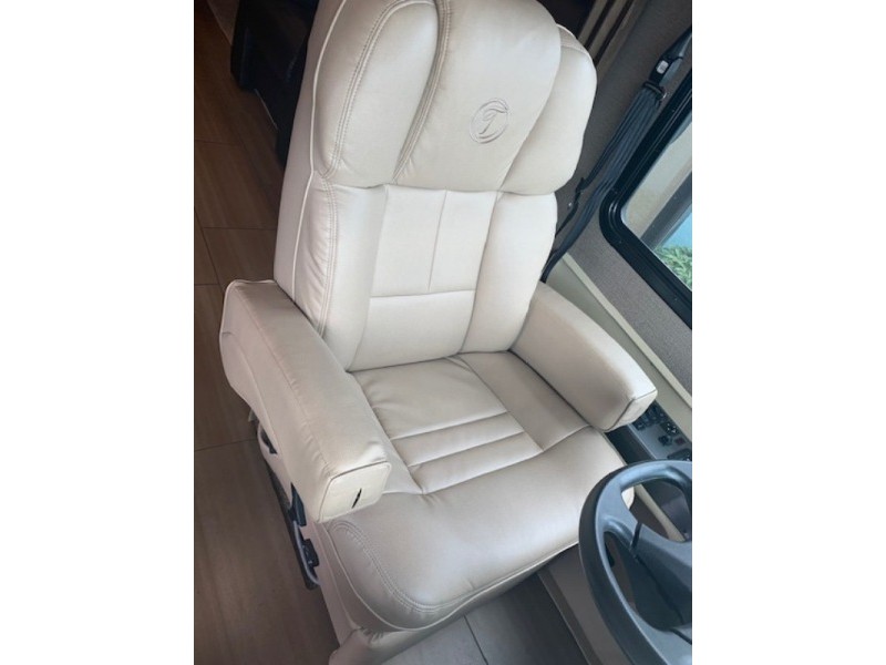 2019 Tiffin Allegro RED 37BA - 003