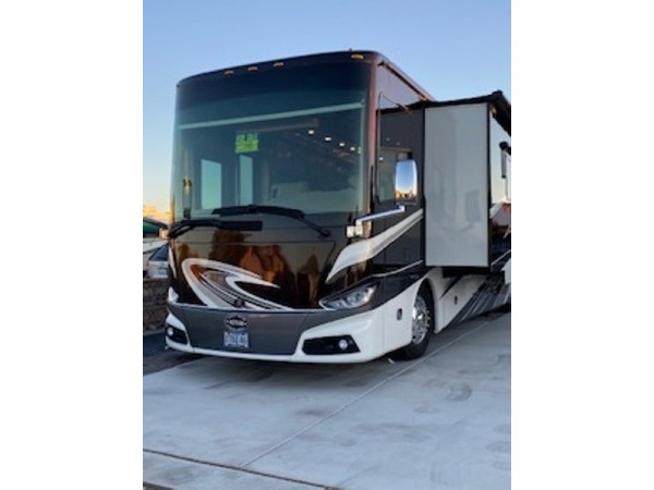 2016 Tiffin Phaeton 40QBH - 002