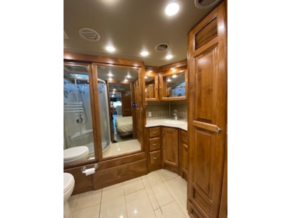 2016 Tiffin Phaeton 40QBH - 011