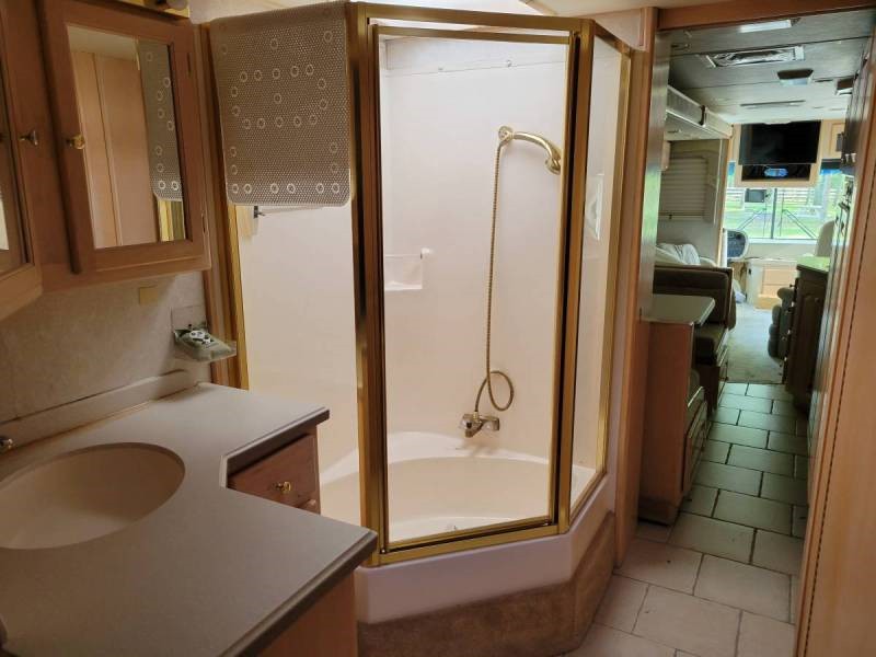 2002 Tiffin Allegro Bus 40RP - 009