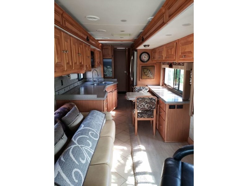 2010 Tiffin Phaeton 40QTH - 009