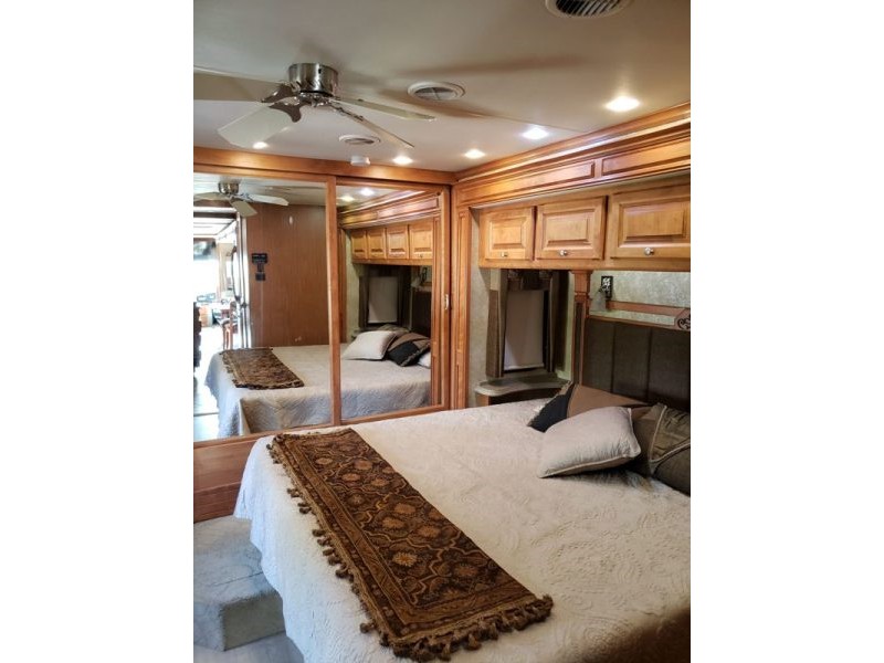 2010 Tiffin Phaeton 40QTH - 010