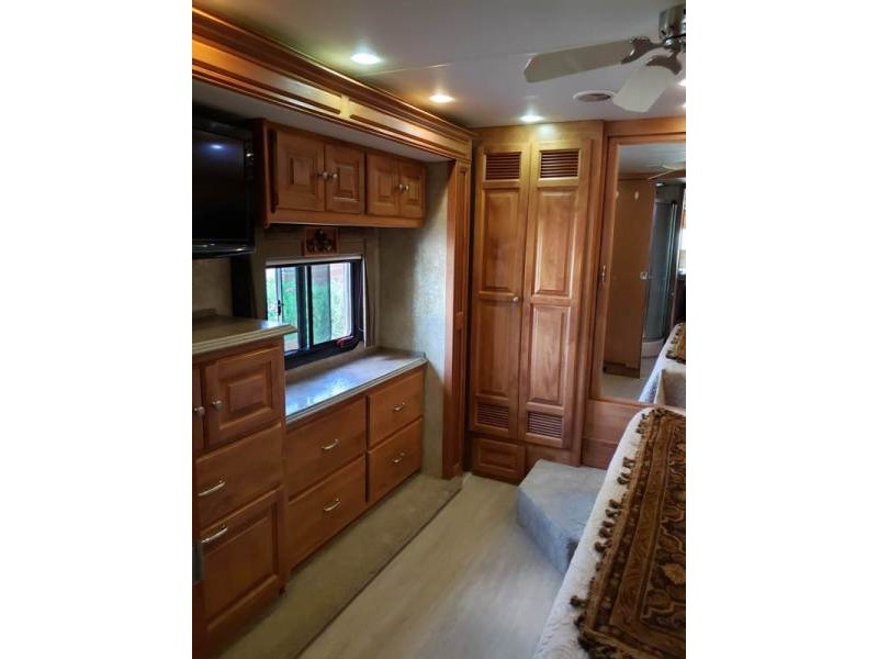 2010 Tiffin Phaeton 40QTH - 011